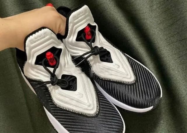 詹姆斯战士14黑白配色细节赏析战士14有哪些改变和升级