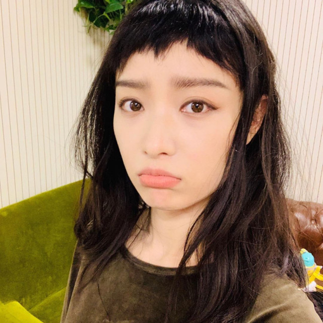 太拼了倪妮学杨超越粘假发片意外翻车卸妆差点薅秃自己