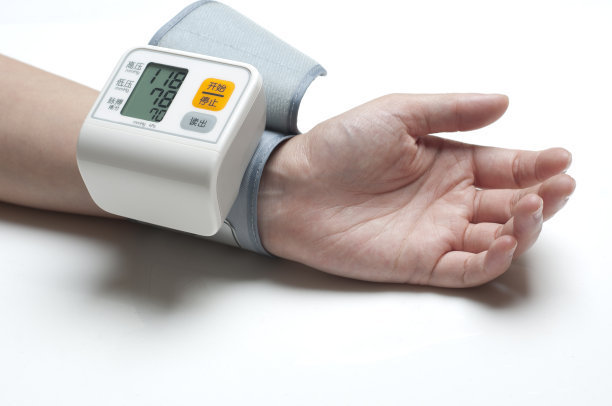 量血压不推荐腕式血压计