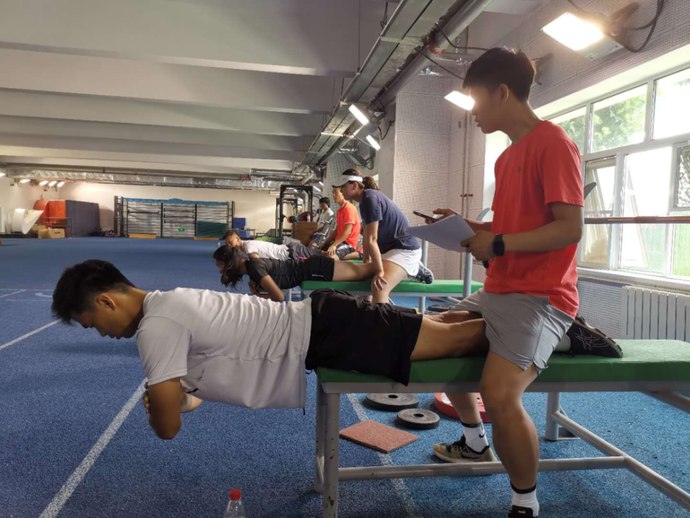 小球中心开展体能测试和强化体能大讨论活动