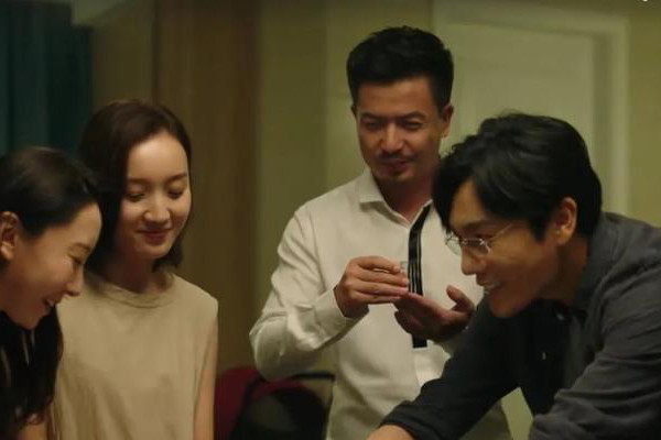 隐秘的角落:张东升杀掉徐静后回家刮墙,知道隐喻后太令人唏嘘!