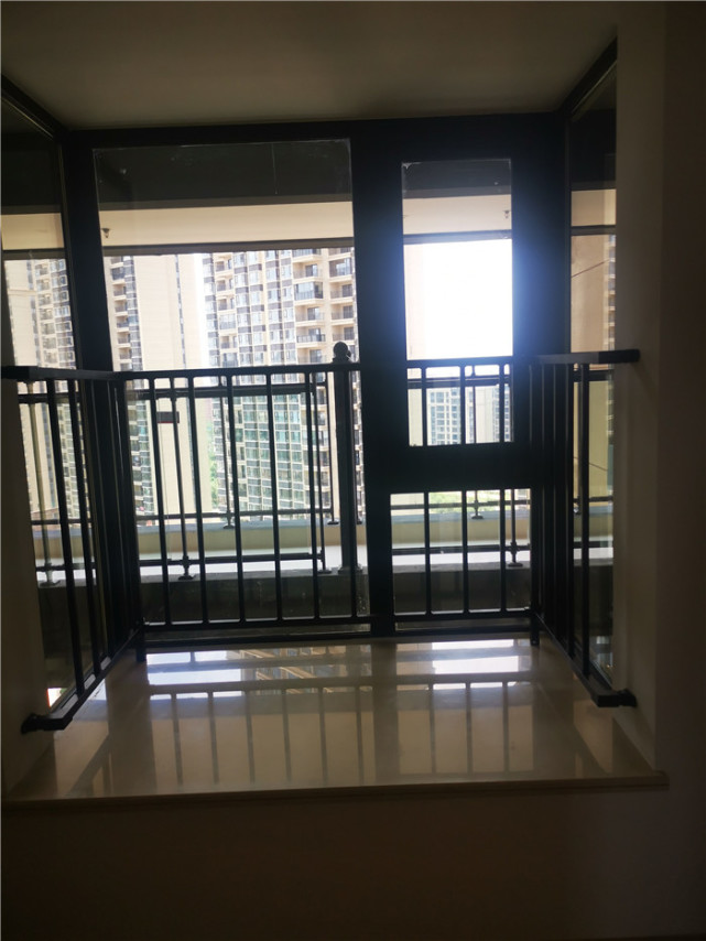 买房只知道看户型图样板间买房后才知道是连廊房