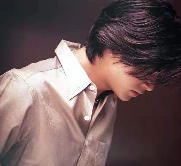 再有消息就是梁少英2000年1月10日上午从高楼跳下,结束了年轻的生命