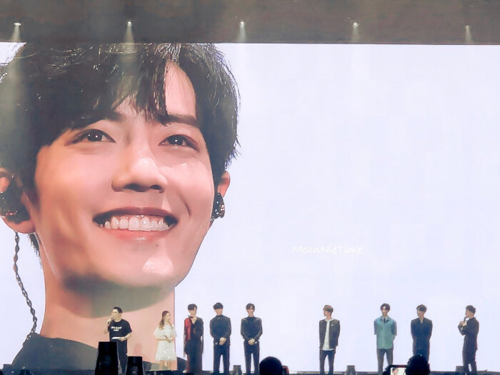 吉尼斯世界纪录|肖战被推到浪尖左右为难，《光点》破吉尼斯纪录，余生能否回春？