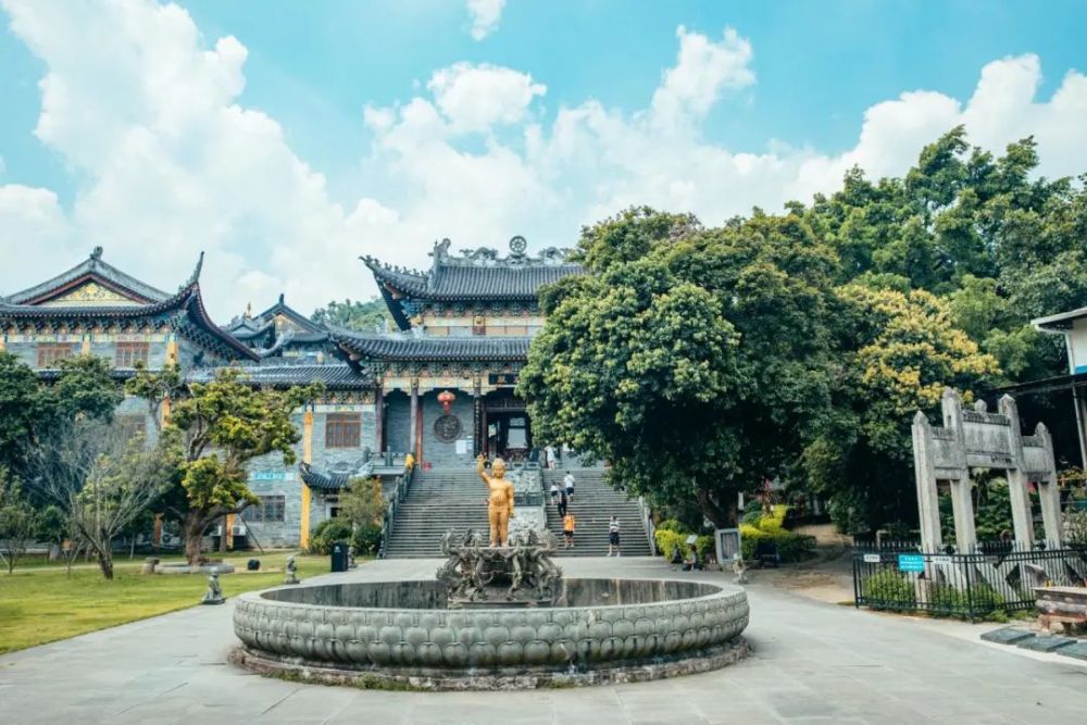 東山寺離大鵬所城,較場尾也不遠 步行可達 可以燒香拜佛 這幾個地方連