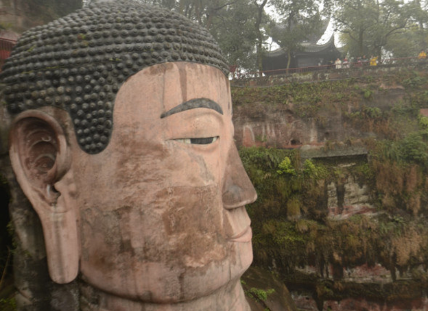 巨物恐惧症患者:我被乐山大佛吓哭了_腾讯新闻