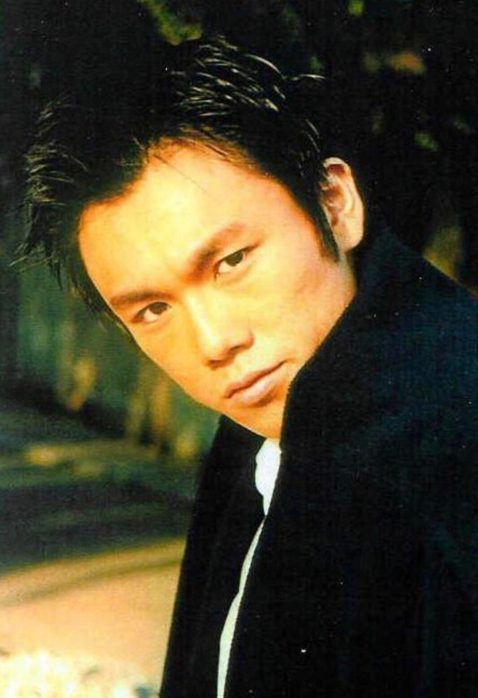 秦昊旧照曝光疑整容又黑又憨判若两人难怪女儿小米粒是单眼皮