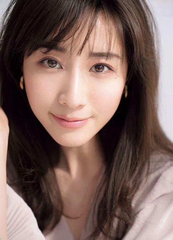 黑料满地 强装可爱的她凭什么稳坐纯欲头衔的头把交椅 田中美奈实 氧叔 拍写真