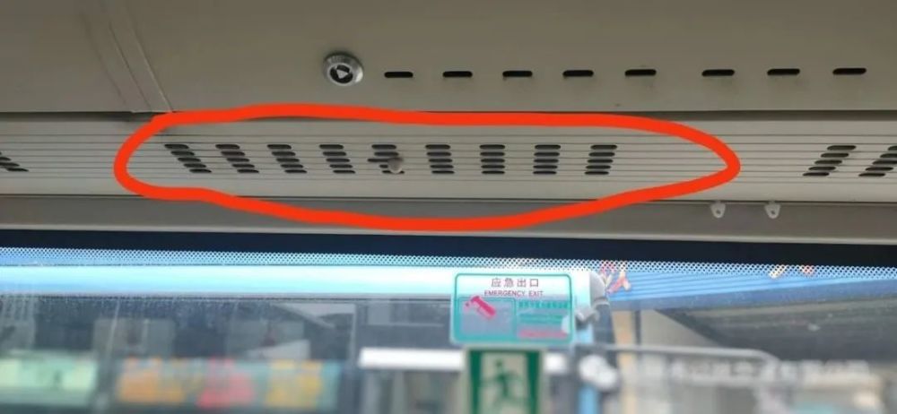 (感觉身体不适时,可手动调整空调出风口)