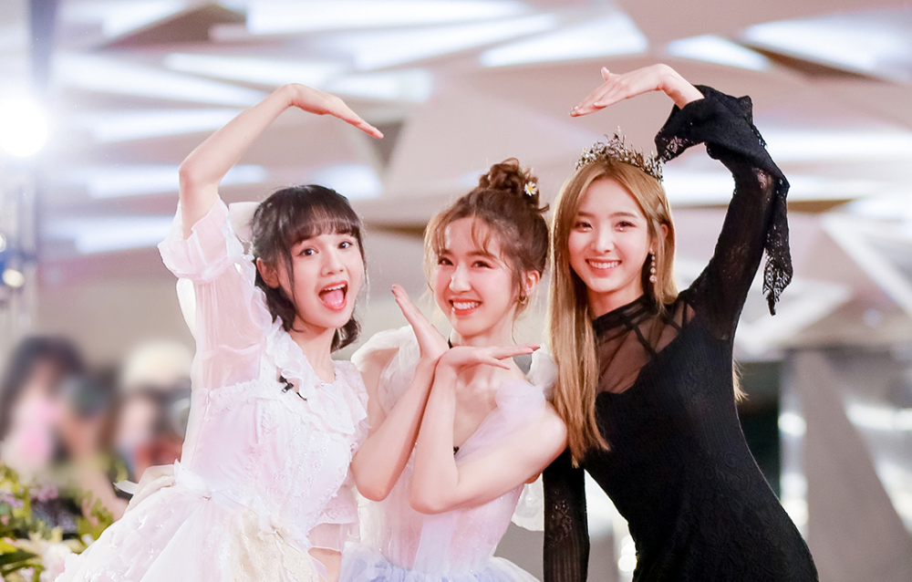 相比于《浪姐》不走寻常路的大妈逆龄秀,《创造营》才是女团选秀的"