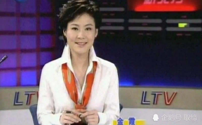 为何央视主持人只露上半身 表面一本正经 下半身却如此 社会 腾讯新闻