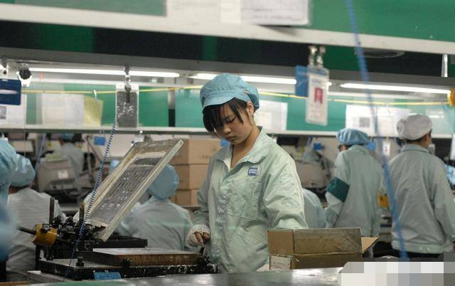 农村"留不住"年轻人,他们为何宁愿背井离乡,成"打工仔"?答案让人心酸