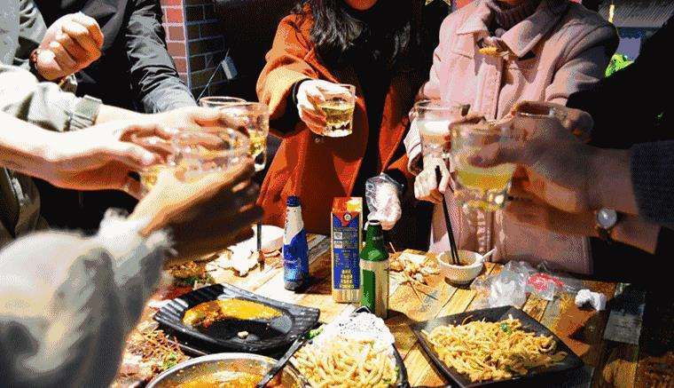 专业人士白酒和啤酒不能混着喝喝多更伤身体