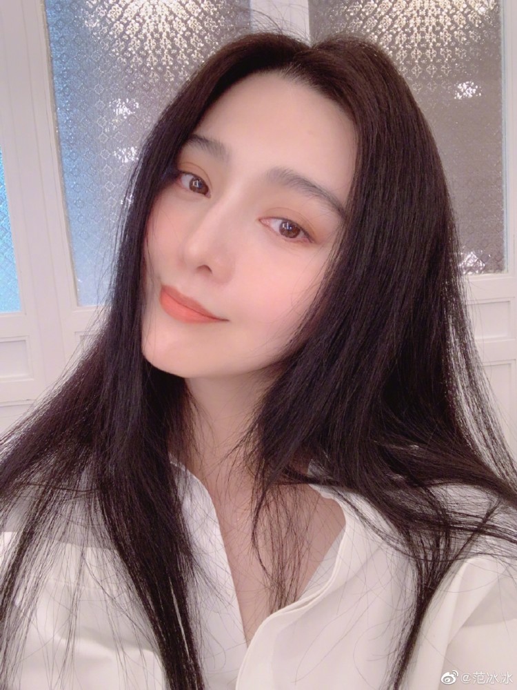 范冰冰|一人即豪门还不够？范冰冰再创一人即女团先河，颜值太能打