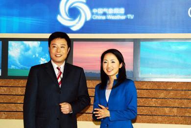 "气象小姐"杨丹,央视主持24年0失误,与大学初恋隐婚恩爱幸福_腾讯新闻