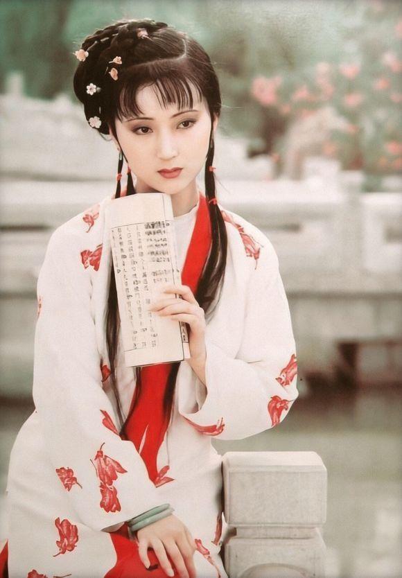 林黛玉|林黛玉去世前后，究竟遭遇了什么？作者用一丫头预示了答案