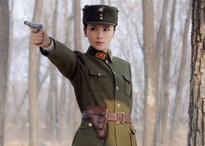 4位拍军旅戏的女明星,穿军装各有风格,第1位最有气质_腾讯新闻