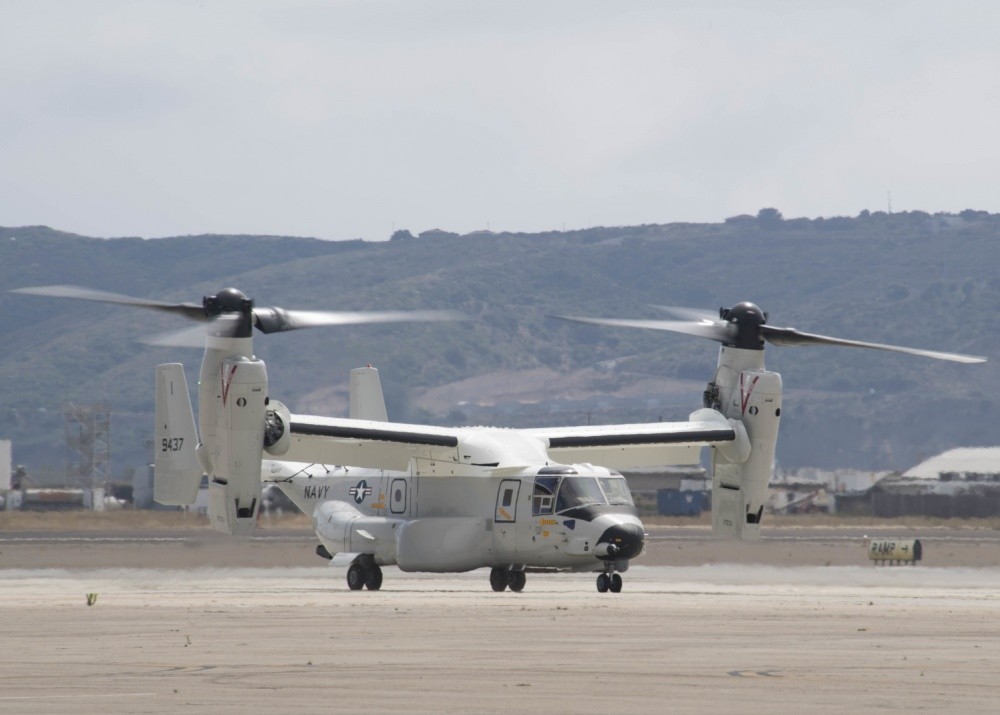 美國海軍接首架cmv-22b魚鷹運輸機