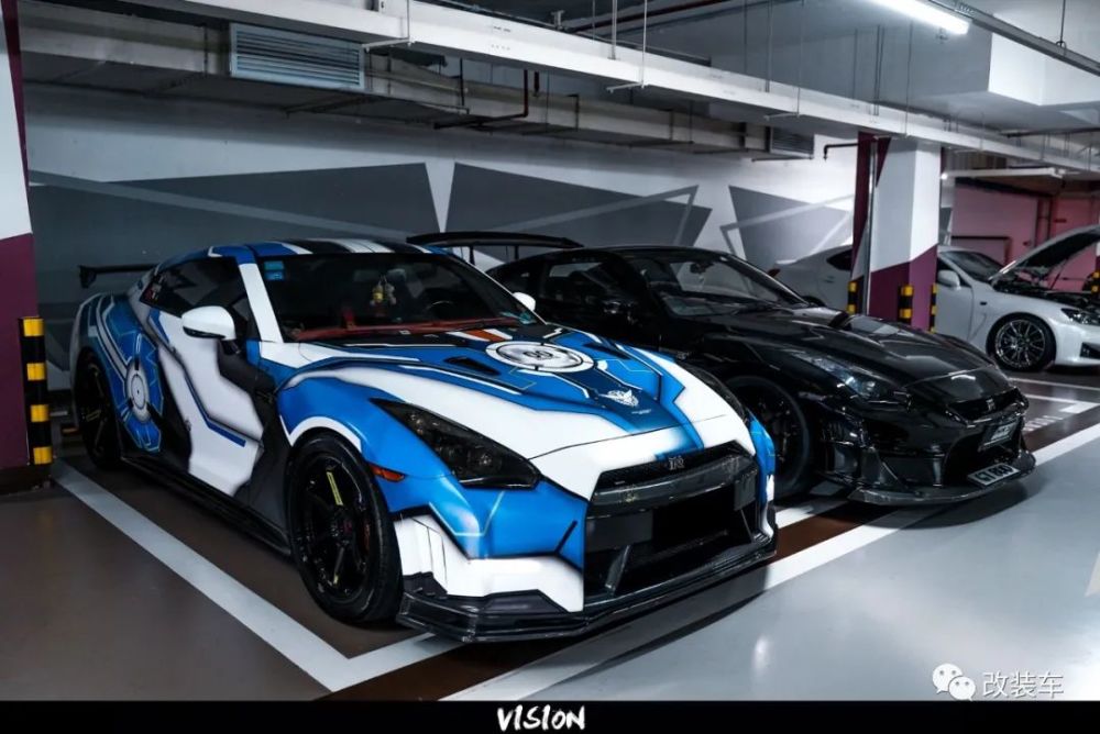 几十辆jdm经典车型相聚地库,还低调地摆起了地摊