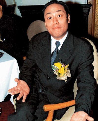 罗兆辉出生在一个十分贫穷的家庭,家人供他念书很吃力.