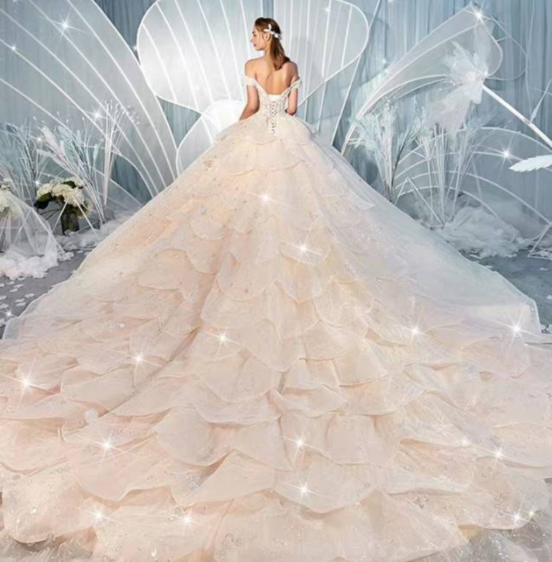 心理测试选择一件你认为最美的婚纱测你哪方面是最让人嫉妒的