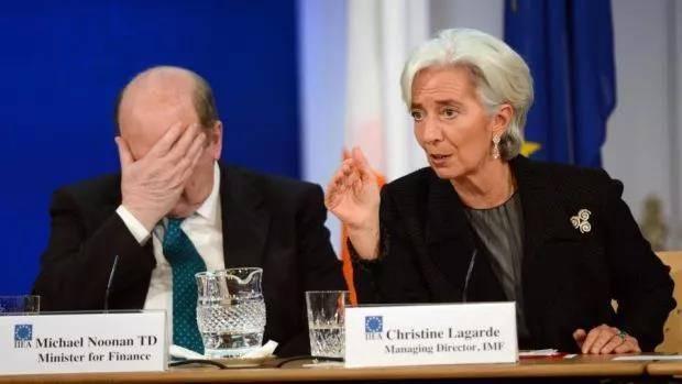 欧洲央行行长拉加德女人成功更不易须咬紧牙关保持微笑