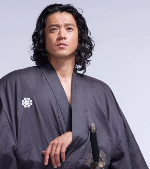 《无间双龙》里斯文败类的段野龙哉.