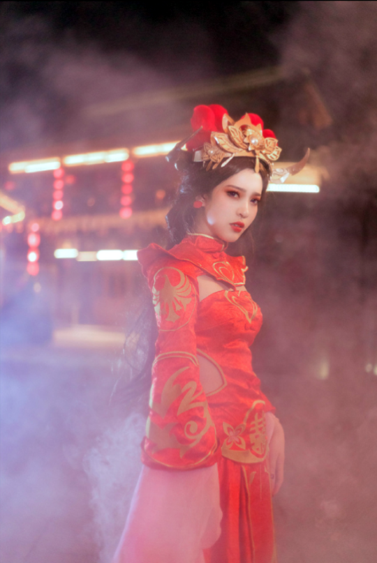 王者荣耀露娜cos这身嫁衣太美了