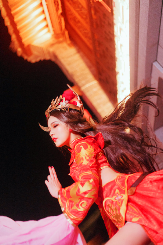 王者荣耀露娜cos这身嫁衣太美了