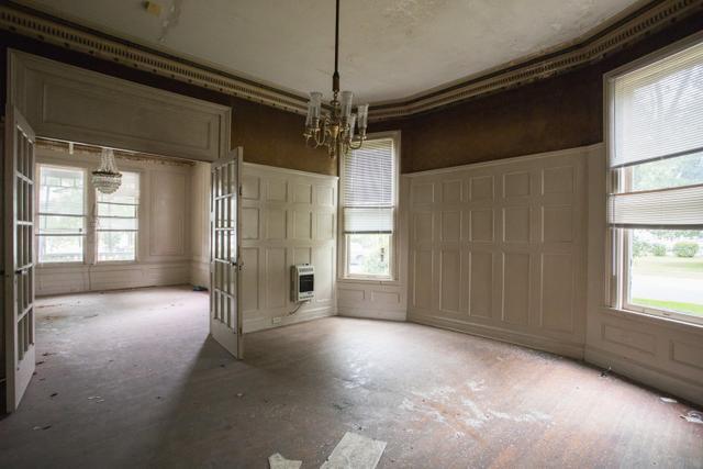 被废弃的豪宅怎么处理?