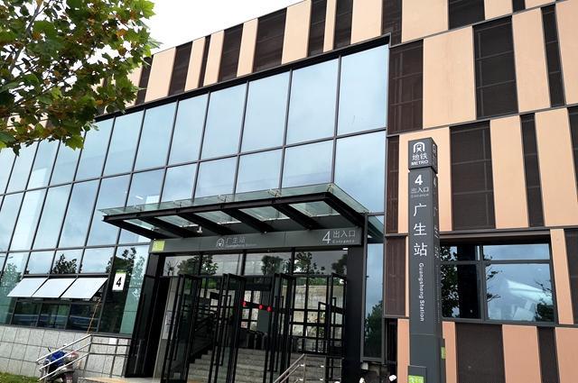 之前,房叔便来到3号线的起/终点站——广生站对周边楼盘进行实地测评
