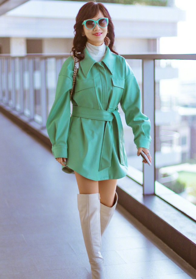 赵雅芝|赵雅芝就别“装”！生图公开不过是老奶奶，网友：也快70岁了