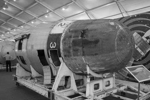 中国第一颗返回式卫星