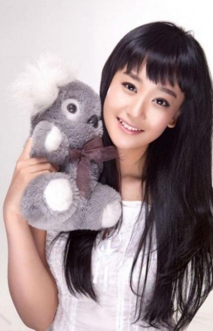 曾是上戏校花的海陆,看看她无ps的大学照片,不愧是"琼女郎"