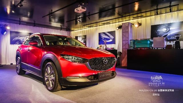 不走寻常路 Mazda Cx 30的精致生活跑旅魅力 腾讯新闻