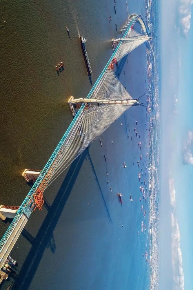 霸气的沪苏通长江大桥全景图,一定要横着看