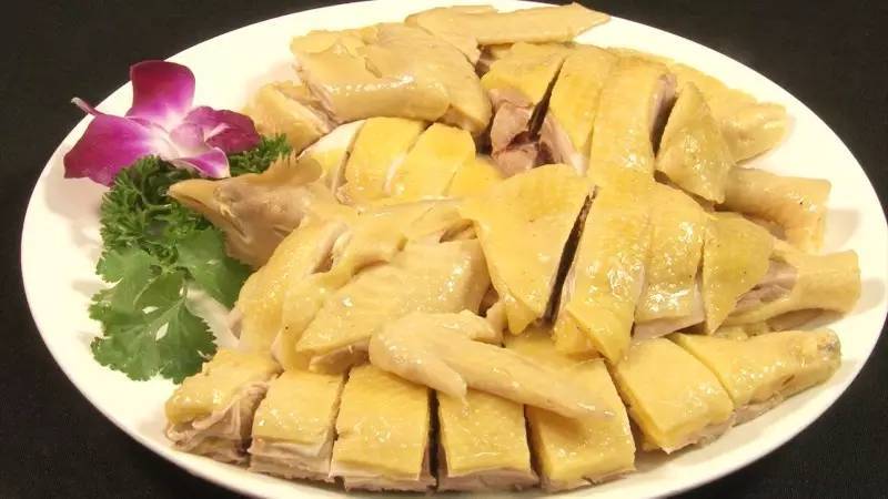 湛江不止有白切鸡,白切鸭也很出名,尤其是配上一碗香喷喷的米饭,这就