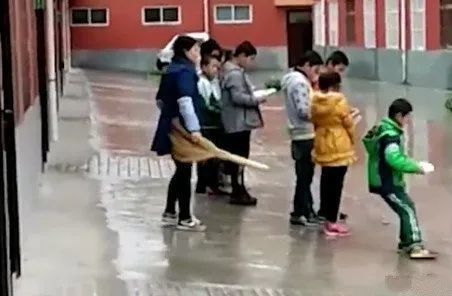 我们的体罚回忆录：耳光、举报和当众羞辱_腾讯新闻