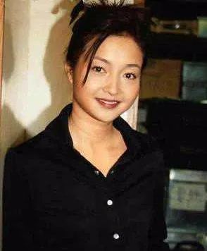 养病期间,李绮红和外籍男友不离不弃,结婚生子,之后还在医院做过护士.