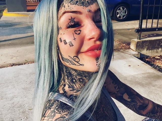 澳大利亚女孩纹身上瘾!花费14万做整容,被嘲花钱找罪受