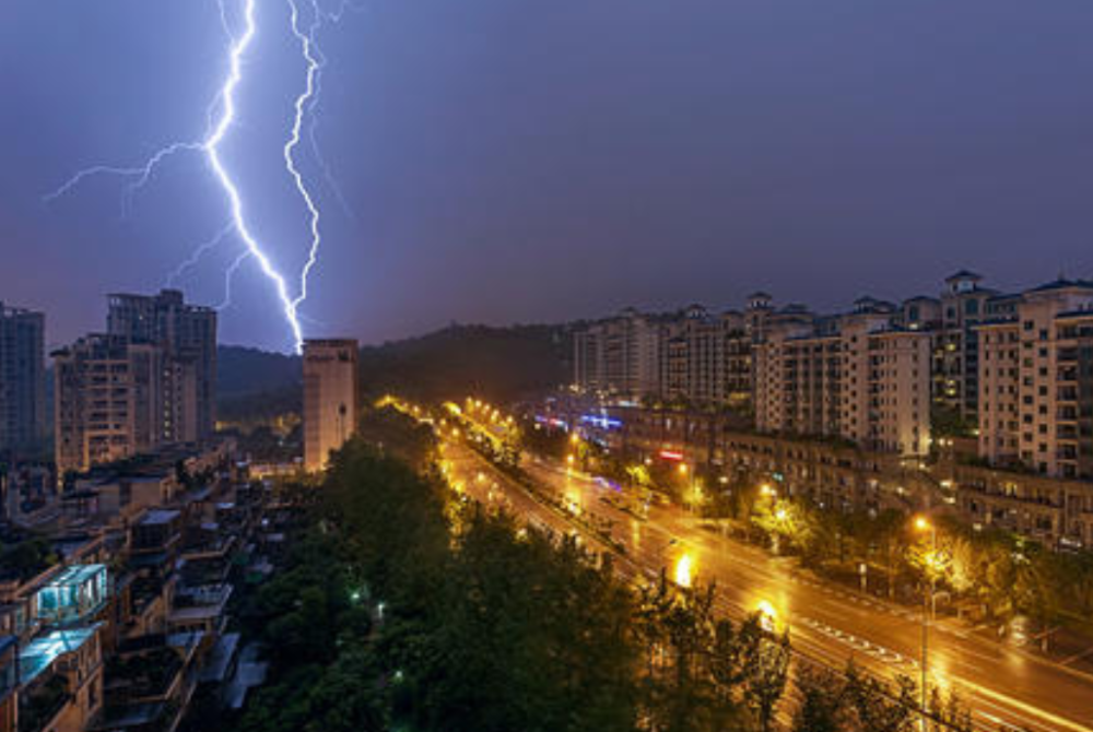 夏天經常打雷下雨打雷時你會關閉家裡的各種電源插頭嗎