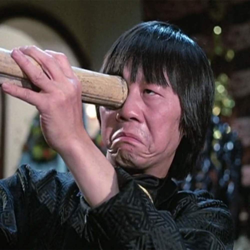 凭借僵尸片出名的许冠英,因为金像奖的小错误从此再也不演僵尸片_腾讯