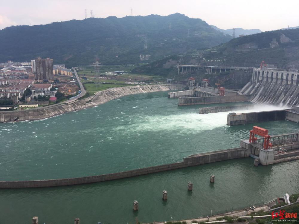 6月29日金沙江向家坝水库今年首次开闸泄洪