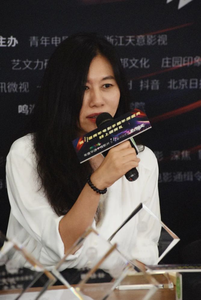 咏梅获年度女演员,阿美获年度编剧_腾讯新闻