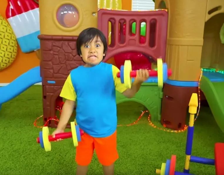 其中,第1名男孩ryankaji,去年收入约为260