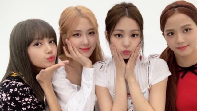 blackpink线上活动,直播成历代最高收看纪录,lisa四人真暖心