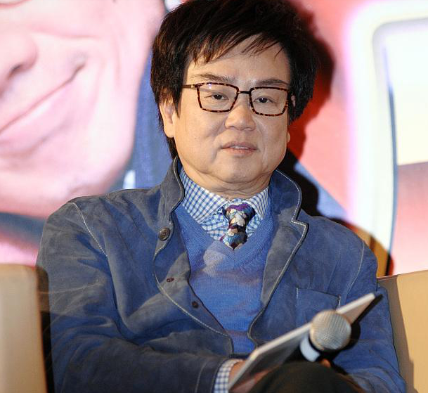 黄百鸣接受采访时,谈到最想请周星驰拍戏,多贵天价都愿意