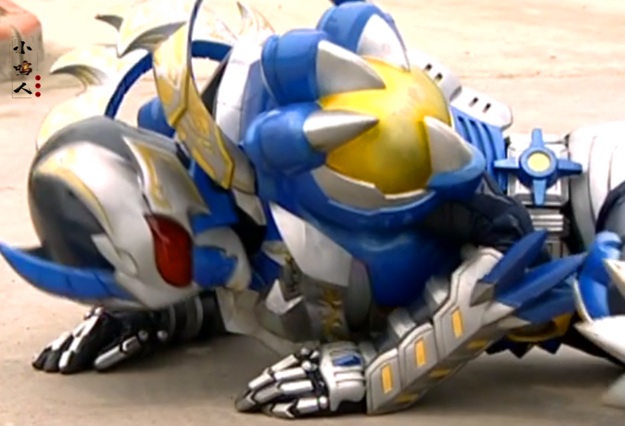 炎龙侠一招烈焰镖将风鹰侠打到解体或许这其中蕴含着东杉的智慧