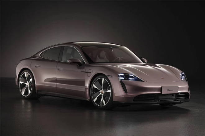 8万的保时捷taycan冰莓粉一出!炸出一波朋友圈的微商姐姐