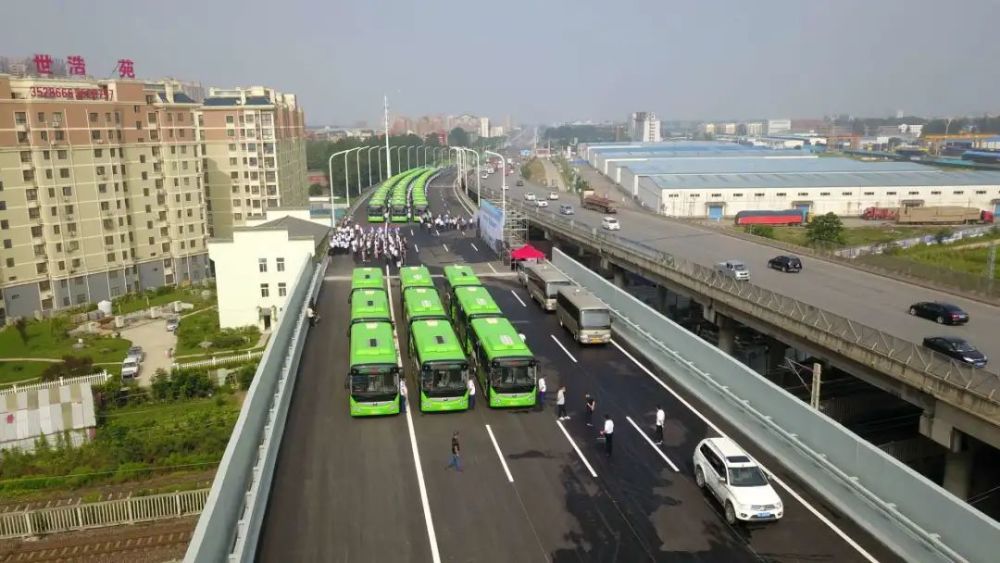 我市龙江路是s238省道河南省东西方向的干线公路,是豫中南地区的重要